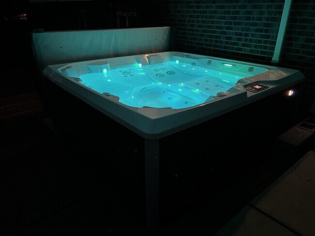 Building Photo - 7012 Ingalls St