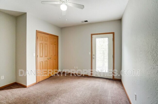 Building Photo - 1107 N Byrne Rd