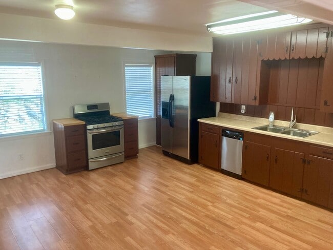 Building Photo - 6927 Avenue O