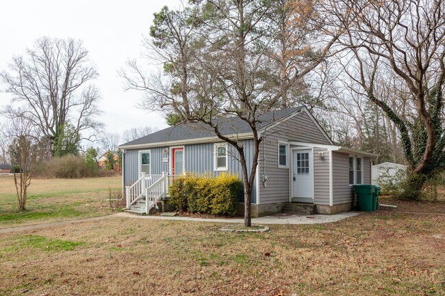 Building Photo - 2 Bedroom, 1 Bath Rental in North Chesterf...