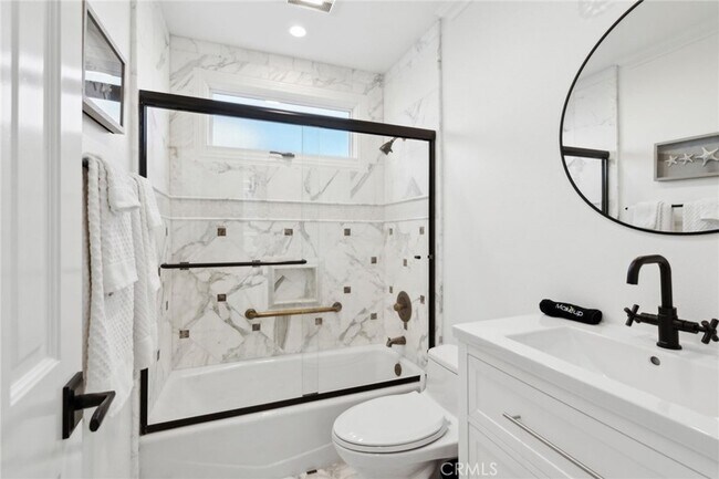 Building Photo - 125 Grand Canal