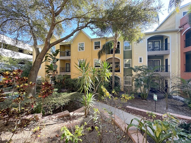 Building Photo - Spacious 1bedroom 1 bath condo in The Quar...