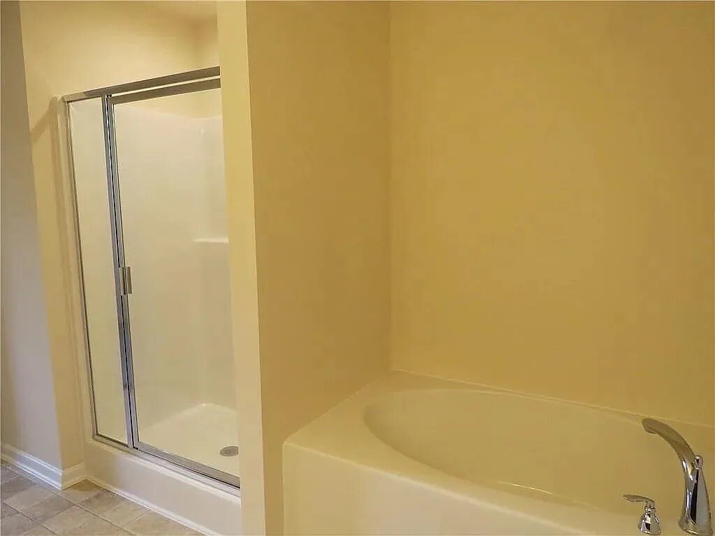 Building Photo - Room in Townhome on Berney Cir