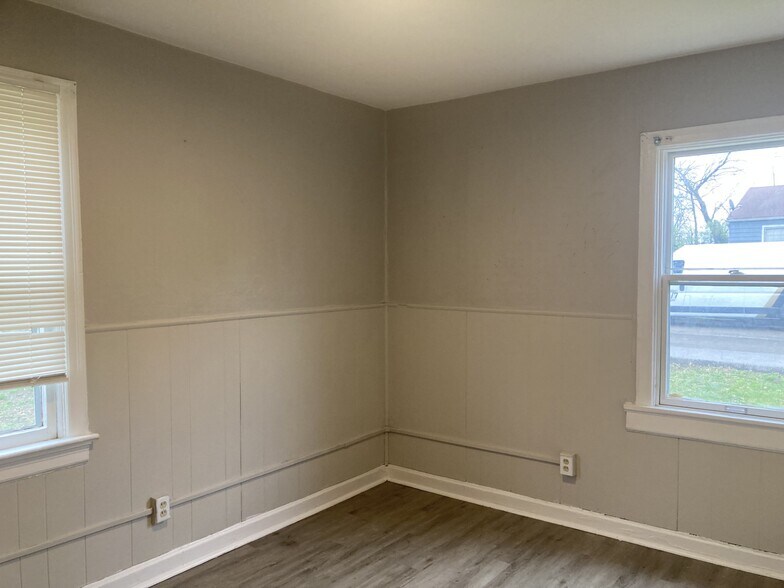 Building Photo - 1 Lamar Dr