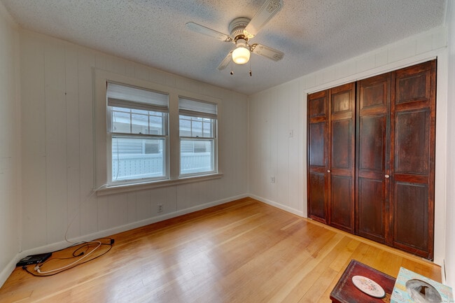 Building Photo - 285 Deepwood Dr