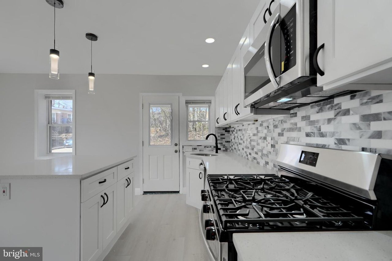Building Photo - 2448 Shirley Ave