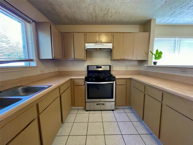 Building Photo - 11019 Almond Grove