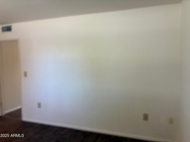 Building Photo - 10120 W Kingswood Cir