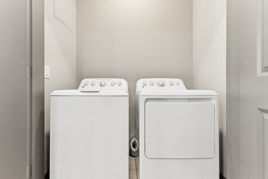 Building Photo - 400 N 2nd Ave