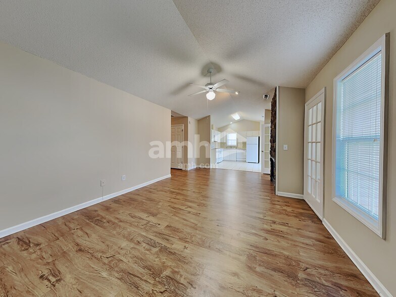 Building Photo - 160 Charlotte Ct