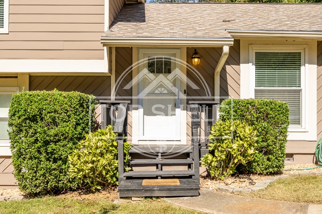 Building Photo - 1960 Branch View Dr