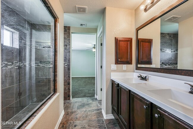 Building Photo - 5525 Valley Cedar Dr