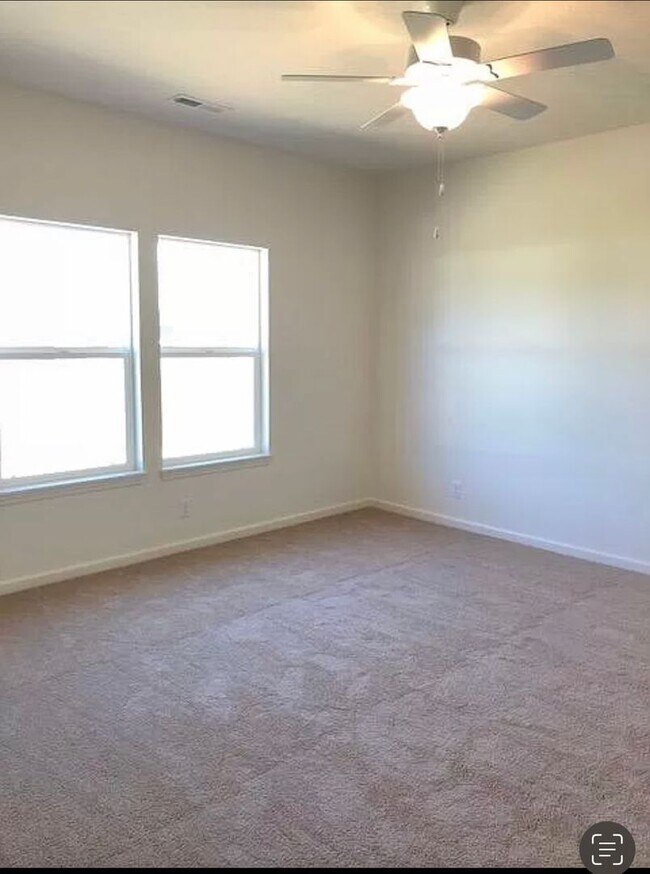 Building Photo - BRITTANY CHASE...3 Bedroom 2 bath