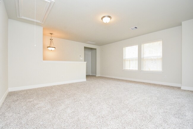 Building Photo - 27131 Grey Fox Run