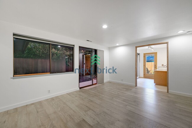 Building Photo - Charming 3-Bed, 2-Bath Remodeled Home in P...