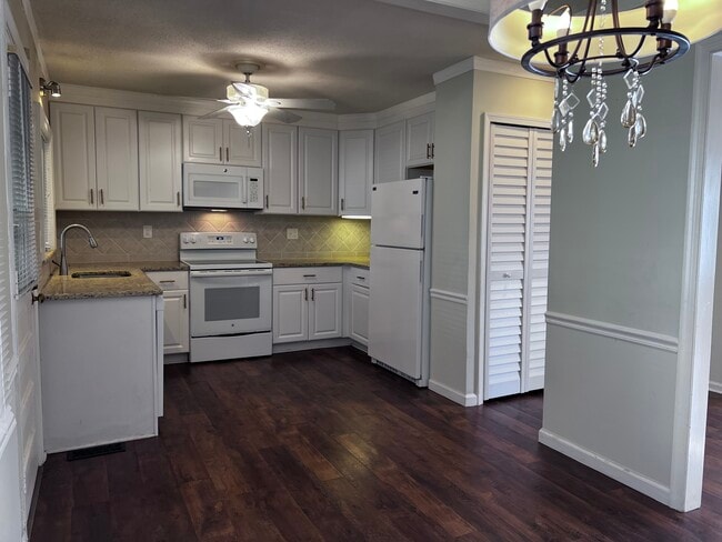 Building Photo - 7400 Barberry Ct