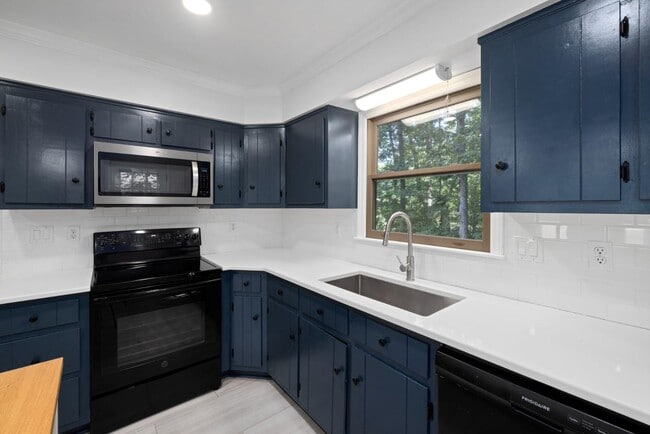 Building Photo - 3804 Zenith Pl
