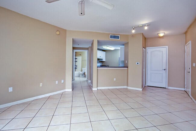 Building Photo - 5060 Fairways Cir