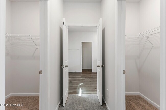Building Photo - 2094 Willowleaf Dr