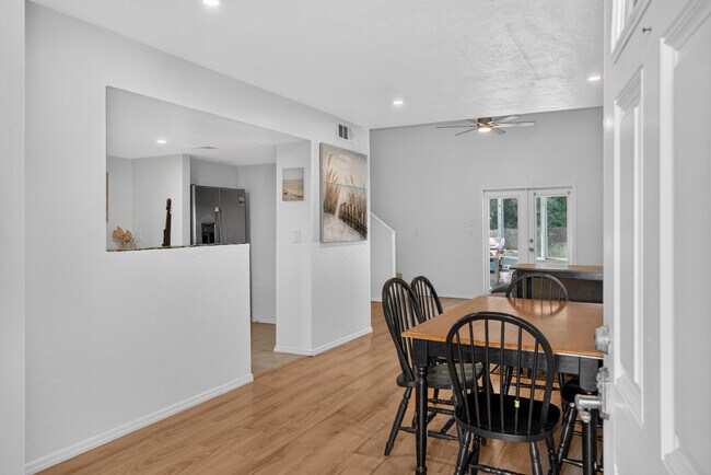 Building Photo - 4204 Seagate Ln N