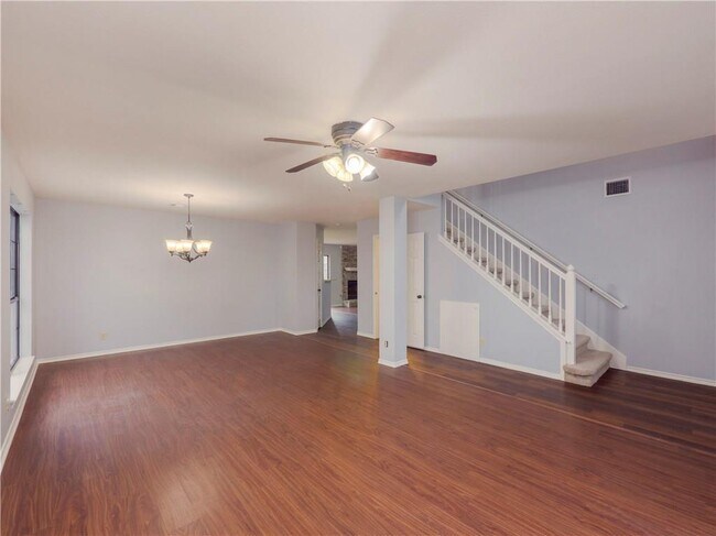 Building Photo - 809 Riverlawn Dr