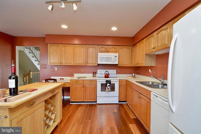 Building Photo - 7209 Burton Hill Ct