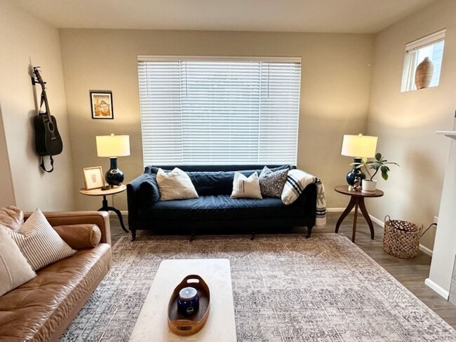 Building Photo - Stunning Stewart Crossing Home!