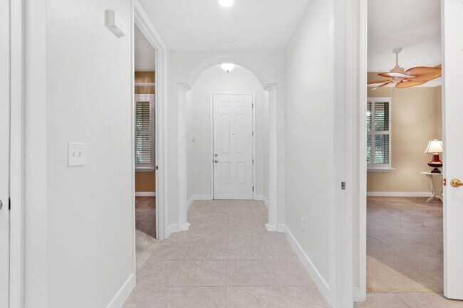 Building Photo - 160 Pantano Cay Blvd