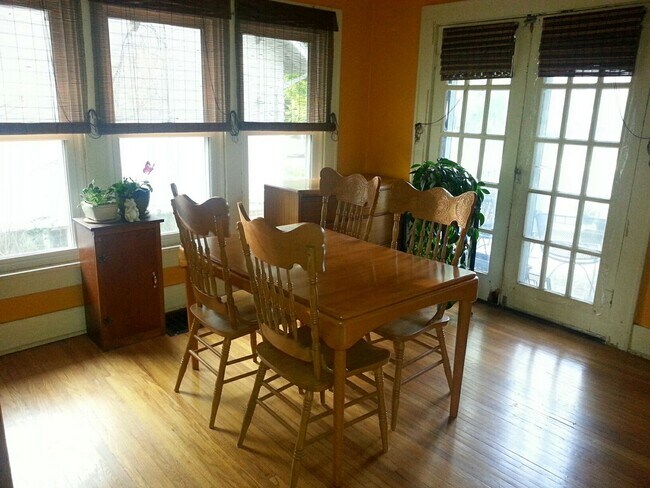 Dinning area - 1413 Ross St