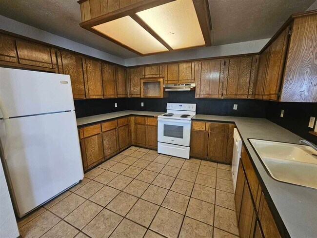 Building Photo - 4023 NW Ozmun Ave