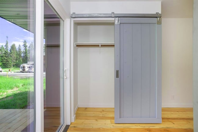 Building Photo - Gorgeous Whitefish Home