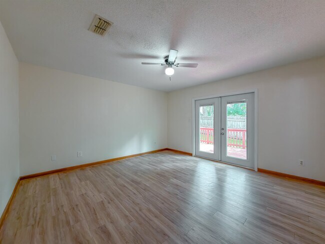 Building Photo - 776 Lupine Ln
