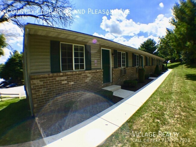 Building Photo - 605 Country Club Rd