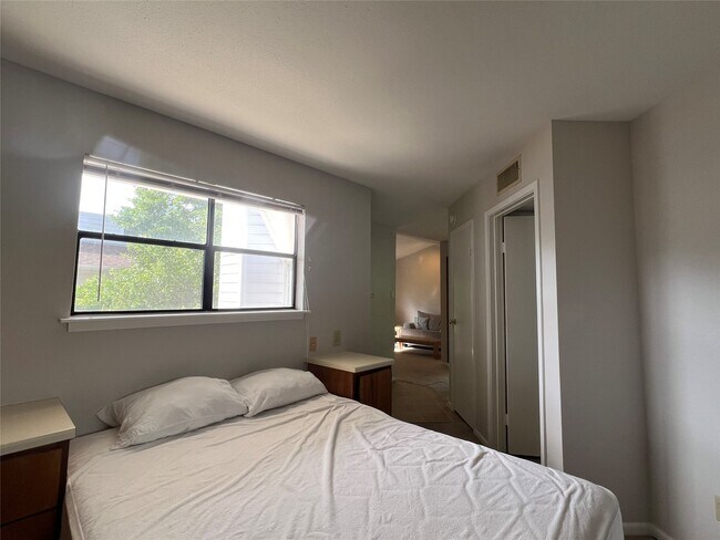 Building Photo - 7901 Cambridge St