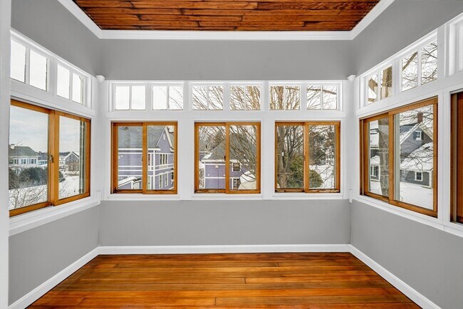 Building Photo - 28 Richardson Ave