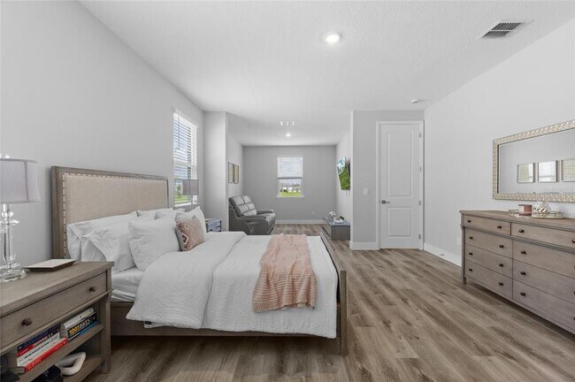 Building Photo - 2205 Broadbrook Dr