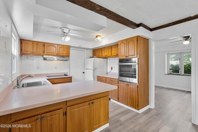 Building Photo - 8 Holton Ln