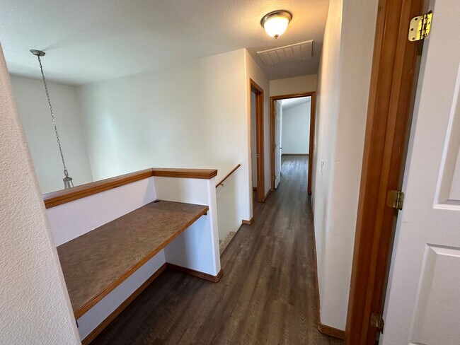 Building Photo - Spacious 4 Bed, 2.5 Bath Home!