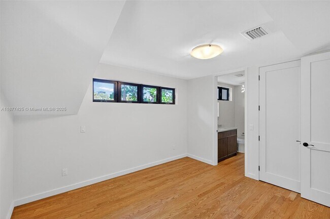 Building Photo - 2330 Overbrook St