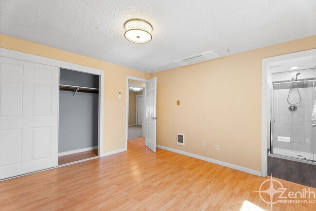 Building Photo - 4213 NE 139th Ave