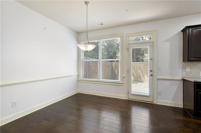 Building Photo - 2249 Knoxhill View