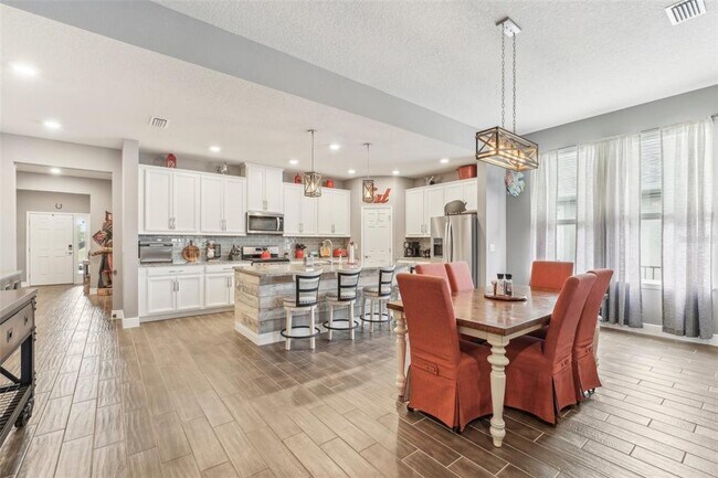 Building Photo - 6028 Milestone Dr