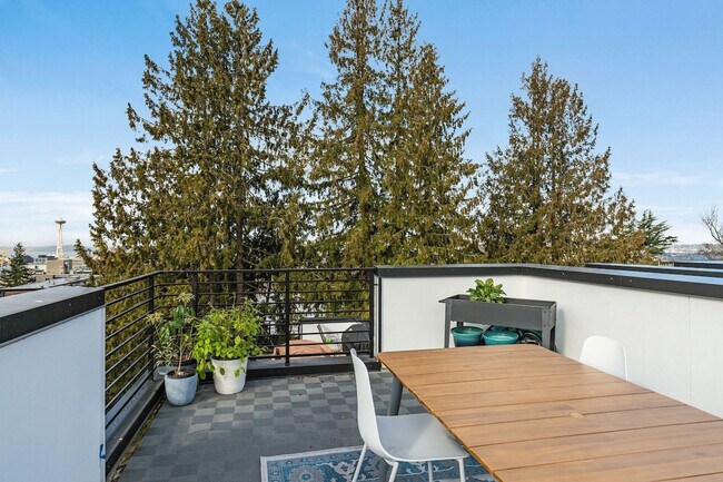 Building Photo - 762A Belmont Pl E