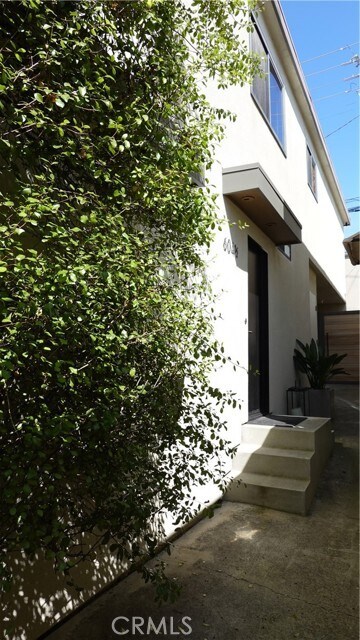 Building Photo - 604 Poinsettia Ave