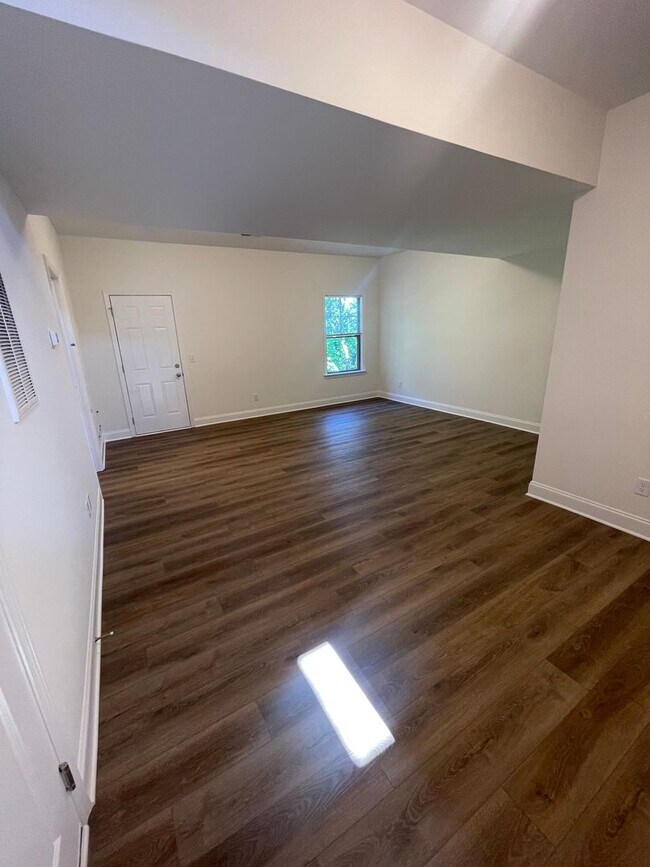 Building Photo - Ooltewah Rental 3 Bedrooms + Full Finished Basement