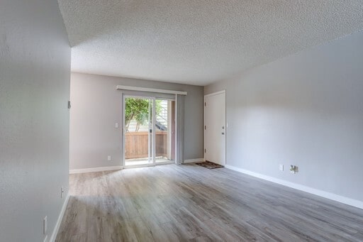 living room - Arbor View Apartments