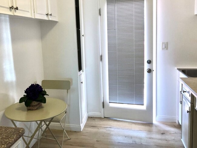 Building Photo - Studio with amazing views of San Diego