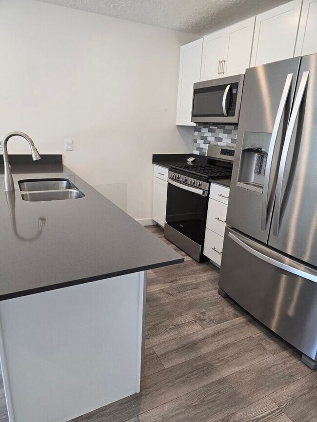 Building Photo - Nearly New, Well Appointed Modern Townhouse w 2 car attached garage