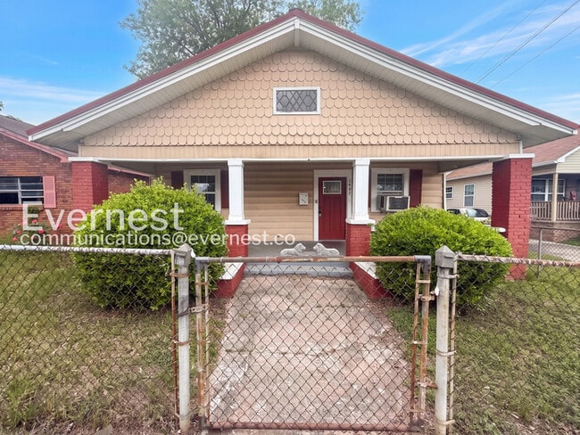 Building Photo - 1402 Avenue E
