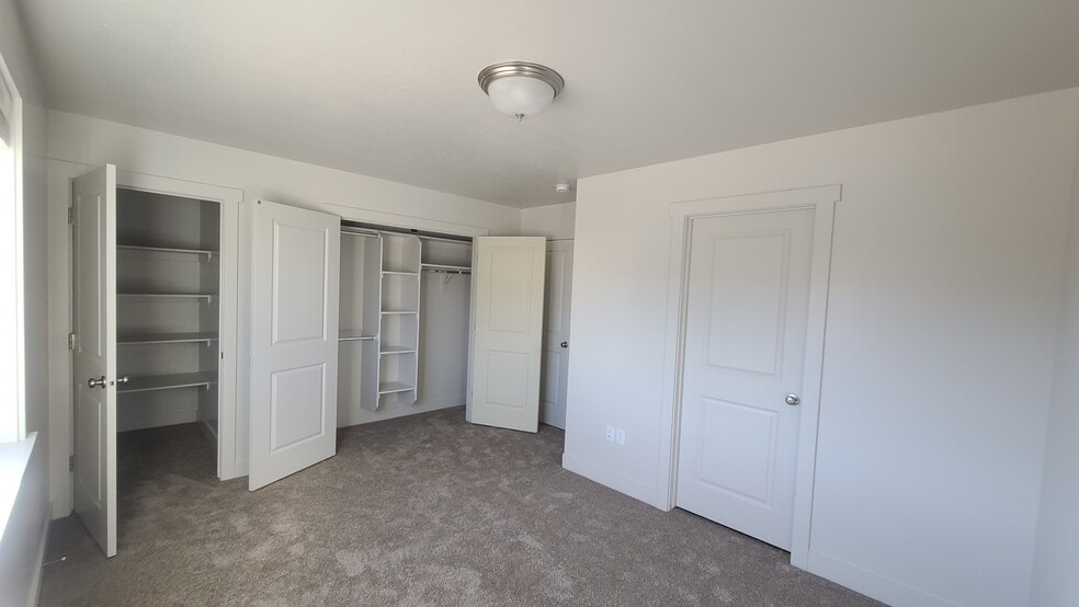 Building Photo - 2460 W 450 N